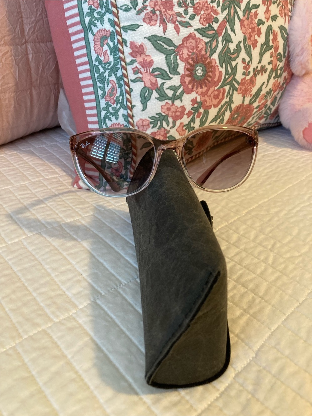 Ray-Ban Women's Pink/Taupe Gradient Lens Sunglasses
